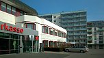 Das Gebäude im Bestand mit der einstigen Dachterrasse (Foto: Pia Wienrich)