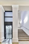 Blick zum ergänzten Aufzug im Haupttreppenhaus (Foto: Laura Thiesbrummel)