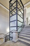 Blick zum ergänzten Aufzug im Haupttreppenhaus (Foto: Laura Thiesbrummel)