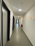 Blick in den Flur im Erdgeschoss (Foto: Pia Wienrich)