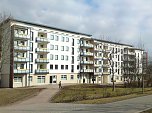 Blick auf die Südfassade mit den neuen Balkonen (Foto: Pia Wienrich)
